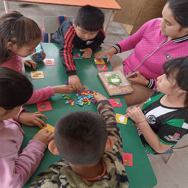 AFSC - NIÑOS JUGANDO