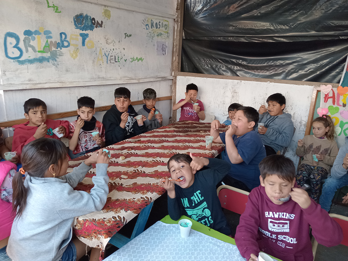 AFSC - NIÑOS MERENDANDO